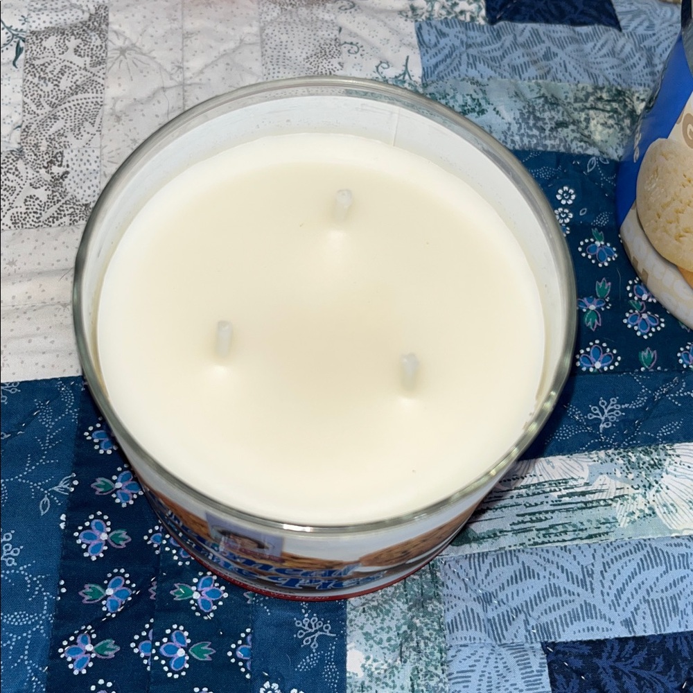 NEW! Goose Creek 3-Wick Little Debbie Oatmeal Creme Pies 14.5oz Candle - Picture 6 of 7